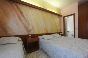  Hotel Excelsior  Латина